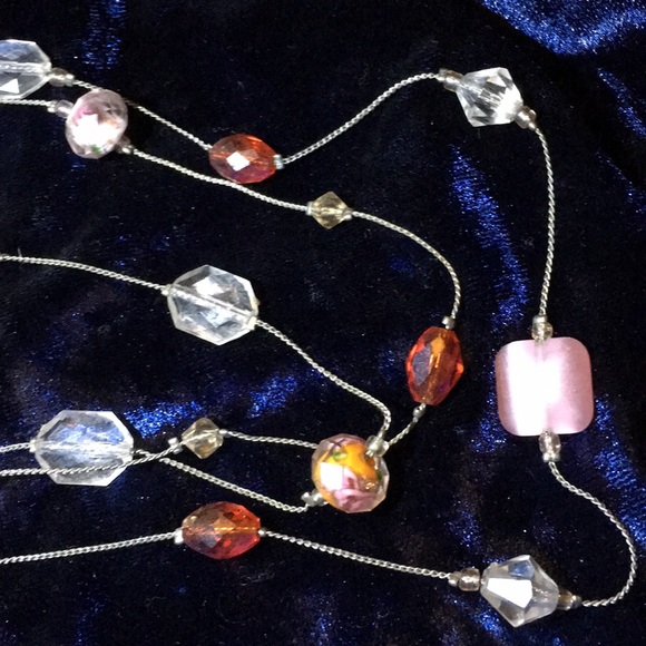 Adorable necklace and earrings set - Picture 2 of 3